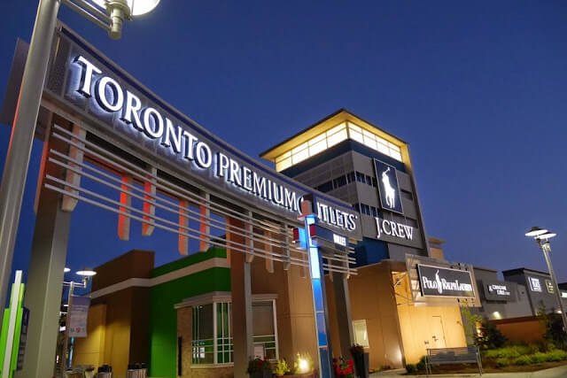 Toronto Premium Outlets em Halton Hills