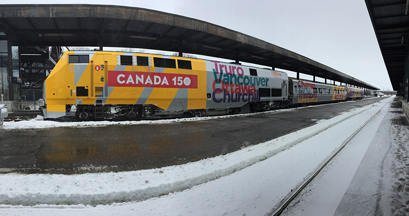 Viagem de trem da companhia VIA Rail no Canadá