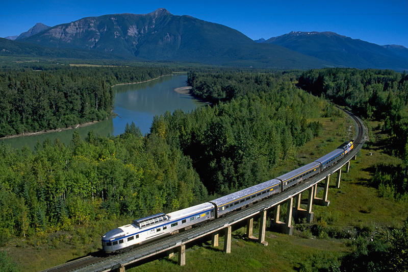 Viagem de trem pela companhia Rocky Mountaineer no Canadá
