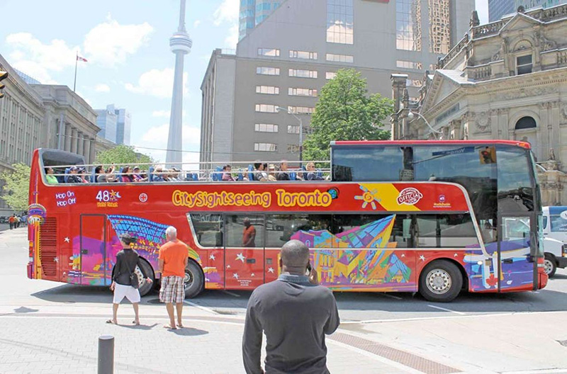 Tradicional Ônibus turístico em Toronto