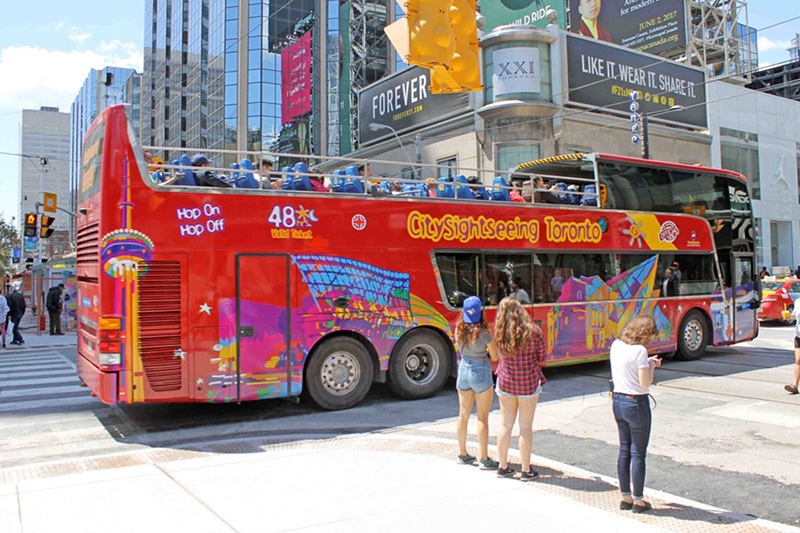Ônibus turístico em Toronto