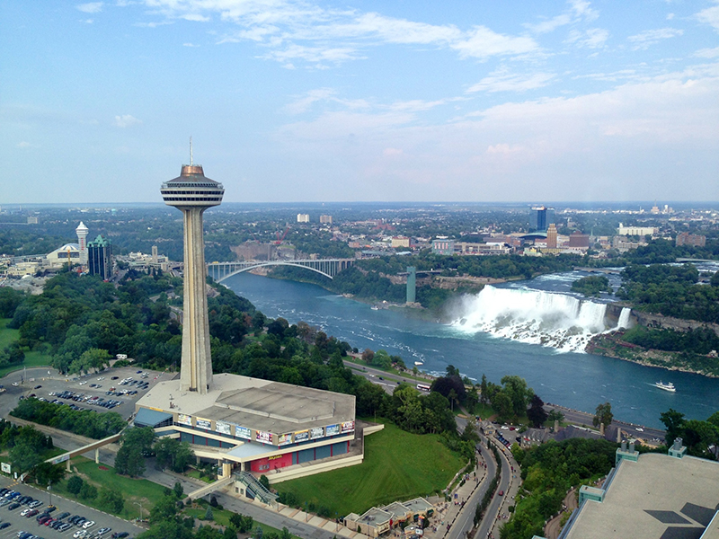 Deque da Skylon Tower em Niagara Falls