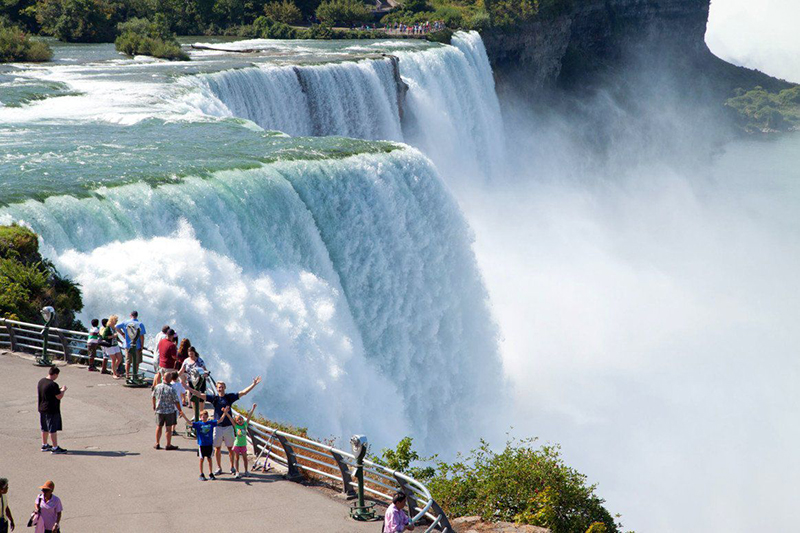 Visitantes em Niagara Falls