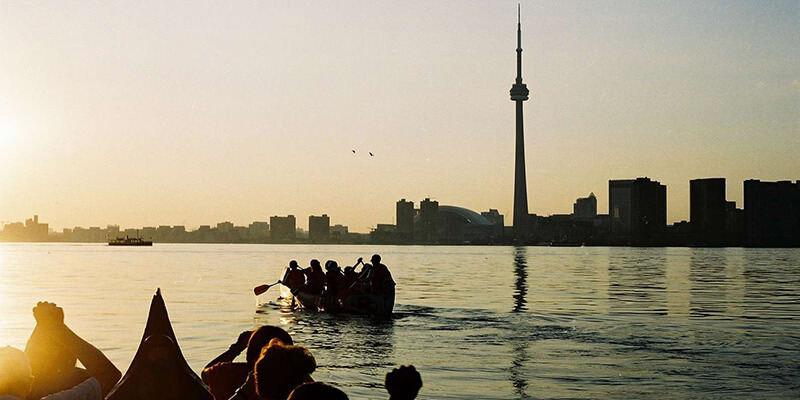 Fim de tarde na excursão de canoa pelas Ilhas de Toronto